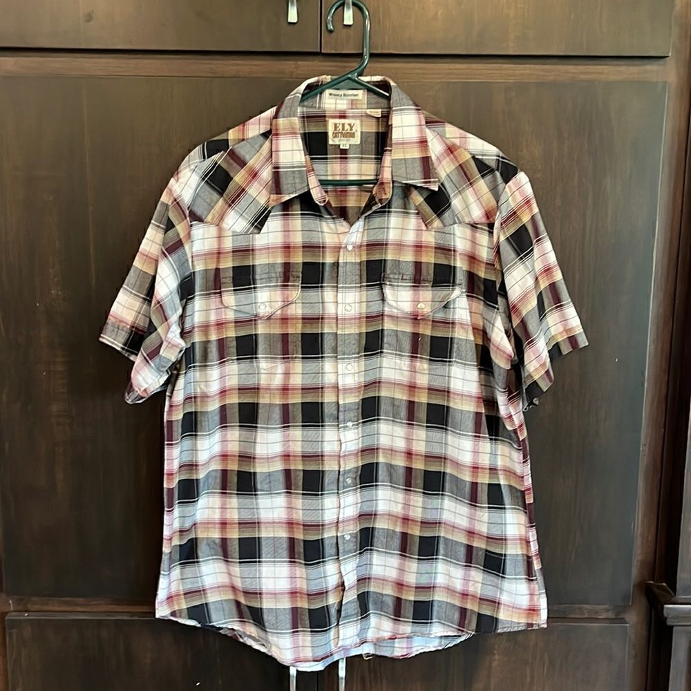 Ely Cattleman Short Sleeve Plaid Pearl Snap Shirt